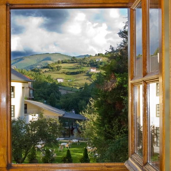 Hotel Restaurante La Casilla Cangas De Narcea Eksteriør bilde