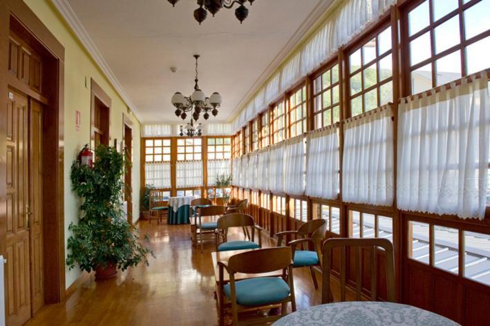 Hotel Restaurante La Casilla Cangas De Narcea Eksteriør bilde
