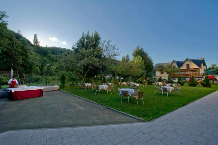 Hotel Restaurante La Casilla Cangas De Narcea Eksteriør bilde