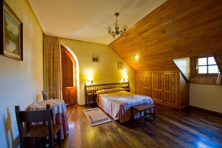 Hotel Restaurante La Casilla Cangas De Narcea Rom bilde