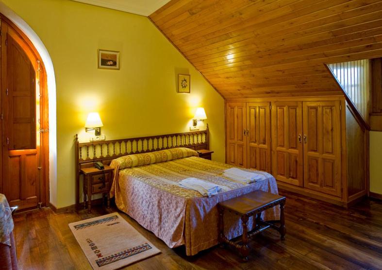 Hotel Restaurante La Casilla Cangas De Narcea Rom bilde