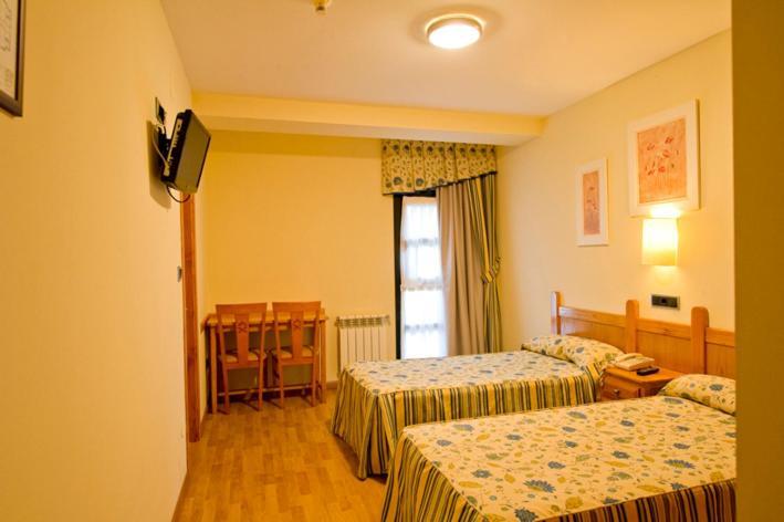 Hotel Restaurante La Casilla Cangas De Narcea Rom bilde