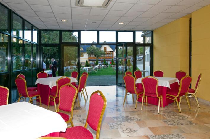 Hotel Restaurante La Casilla Cangas De Narcea Eksteriør bilde