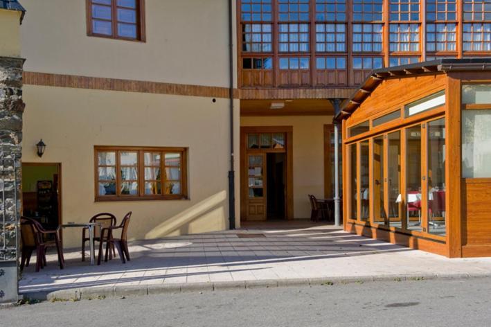 Hotel Restaurante La Casilla Cangas De Narcea Eksteriør bilde