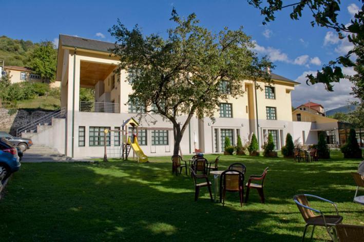 Hotel Restaurante La Casilla Cangas De Narcea Eksteriør bilde