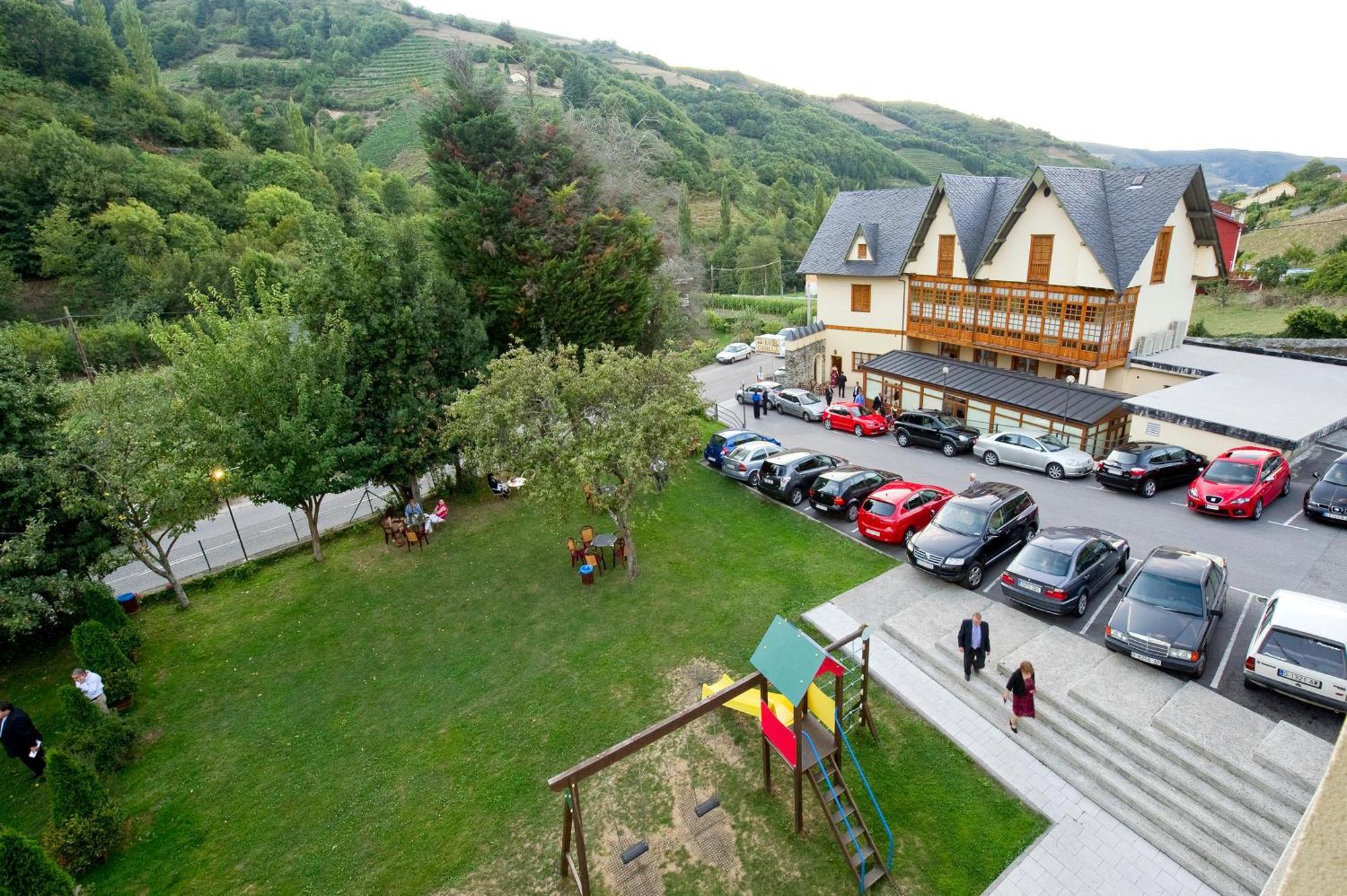 Hotel Restaurante La Casilla Cangas De Narcea Eksteriør bilde