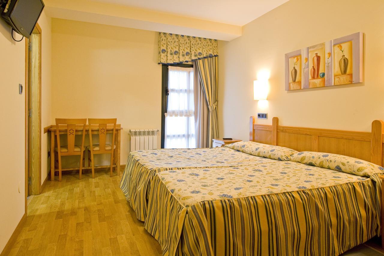 Hotel Restaurante La Casilla Cangas De Narcea Eksteriør bilde